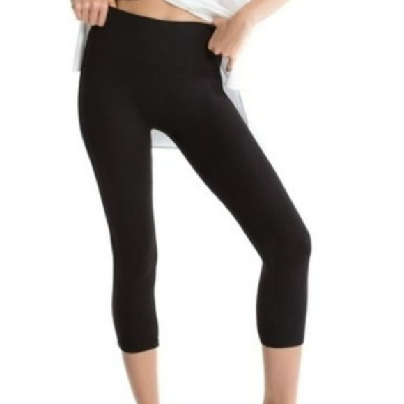 SPANX Pants - SPANX Ready to Wow Black Structured Capri Shapewear Tummy Tuck Leggings Small